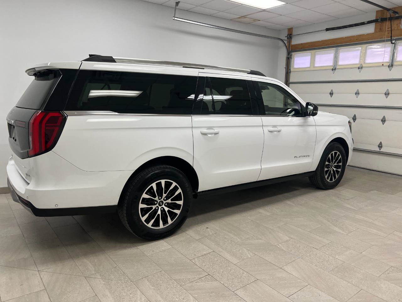 Used 2025 Ford Expedition Max Platinum AWD/4WD image 9