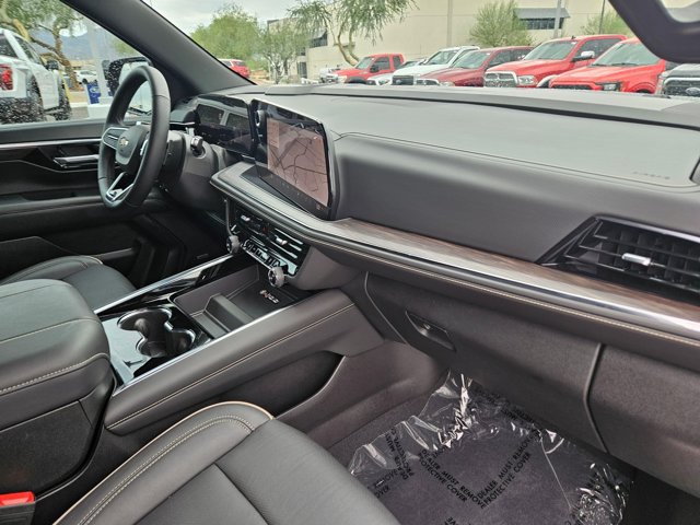 Used 2025 Chevrolet Tahoe Premier AWD/4WD image 24