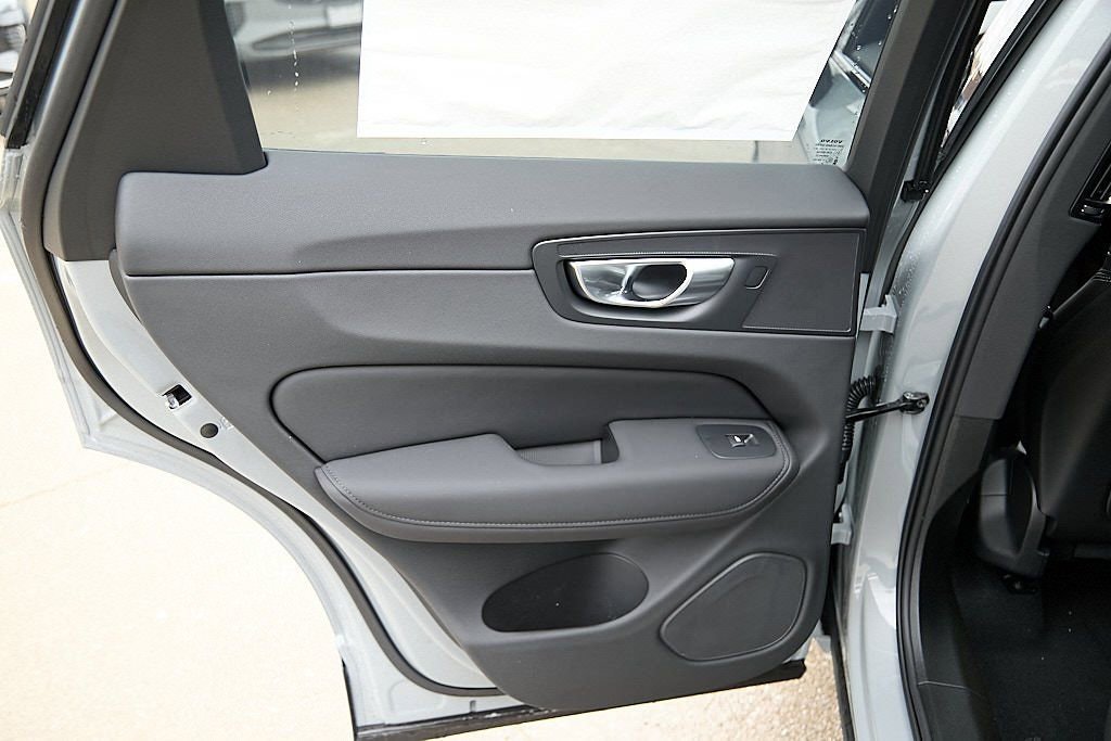 New 2026 Volvo XC60 B5 Ultra w/ Climate Package image 19