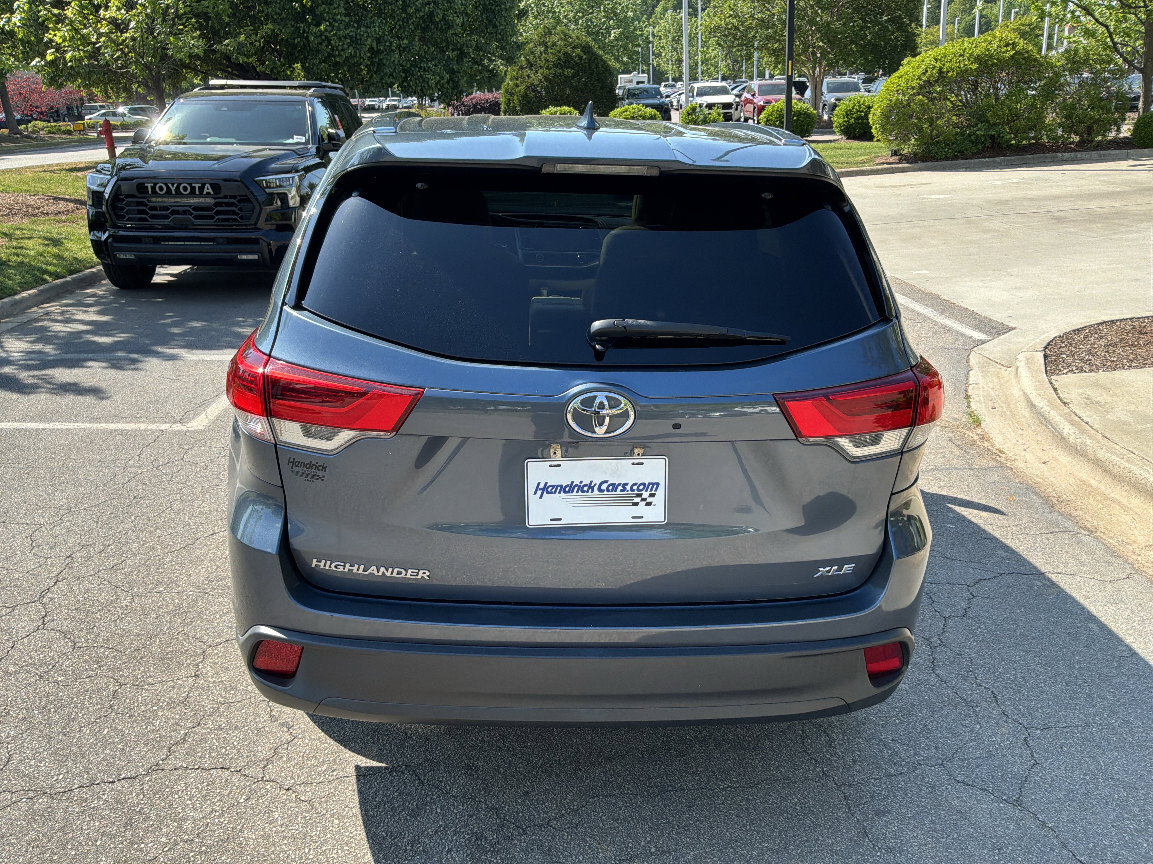 Used 2018 Toyota Highlander XLE image 9