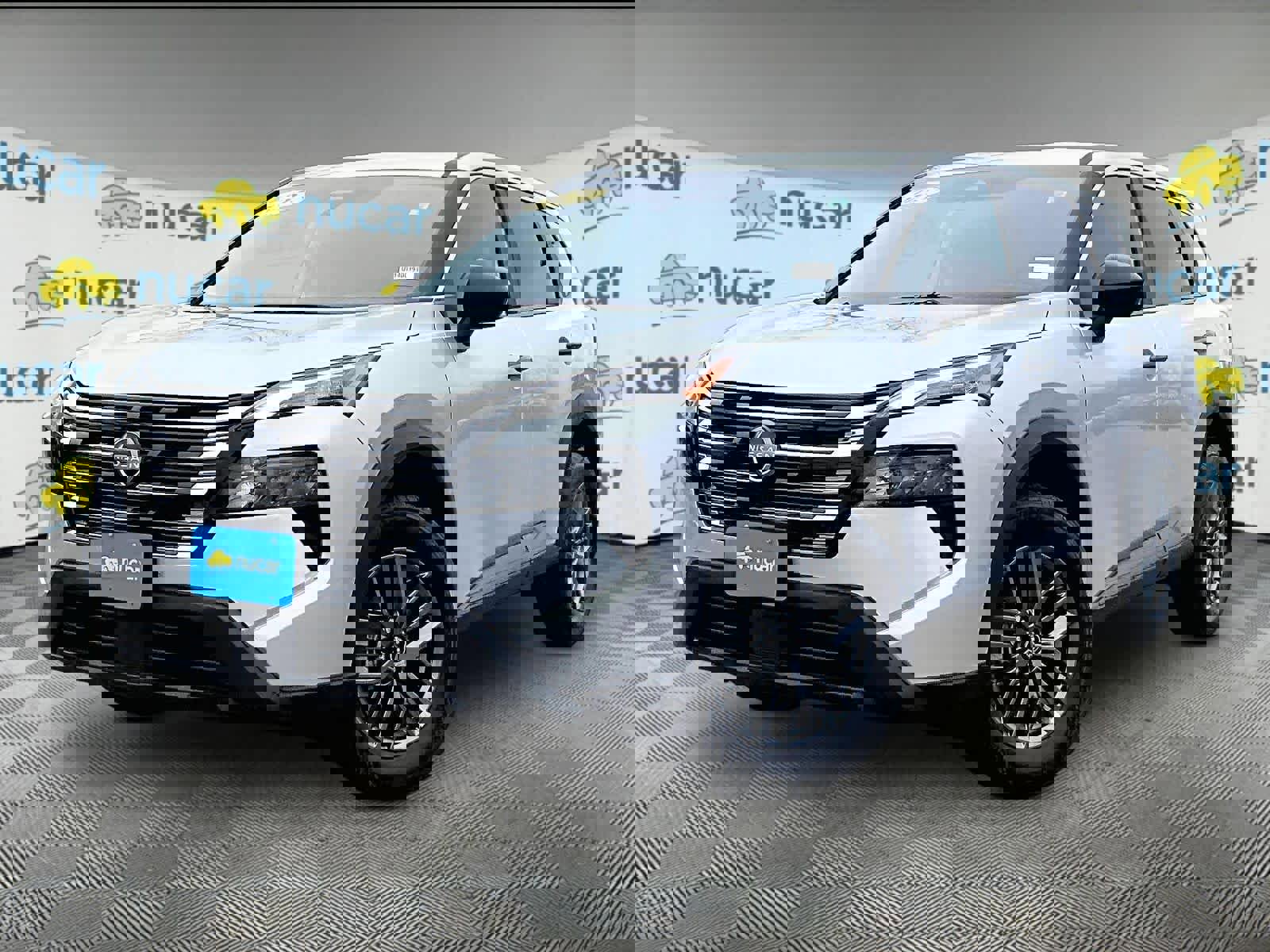 Used 2025 Nissan Rogue S image 3