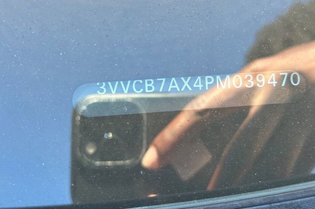 Used 2023 Volkswagen Tiguan SE R-Line image 3