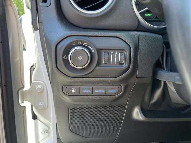 Used 2022 Jeep Wrangler Unlimited Rubicon 4xe AWD/4WD image 22