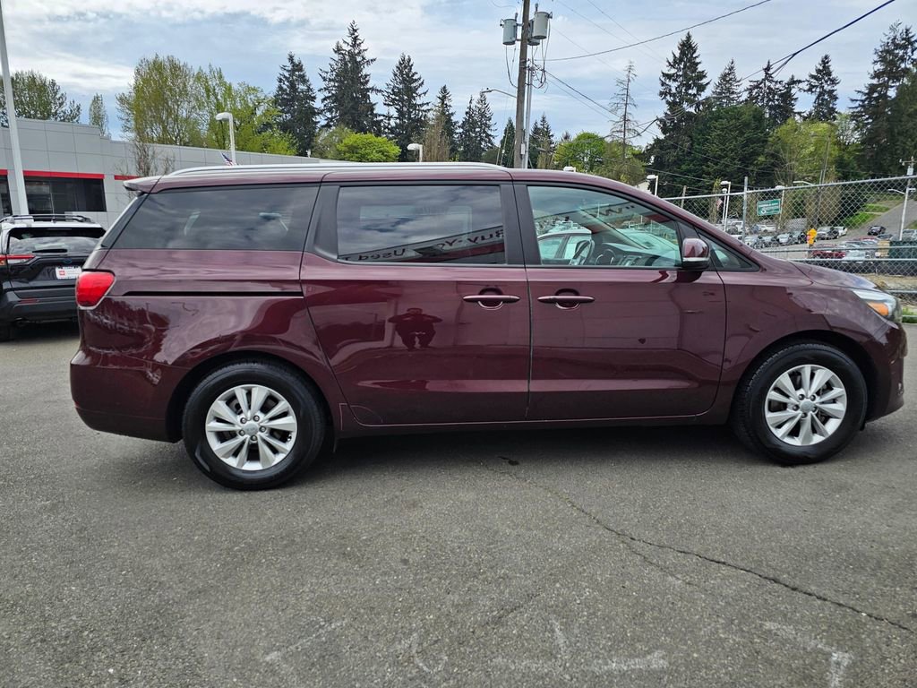 Used 2017 Kia Sedona LX w/ LX Essentials Premium Package FWD image 8