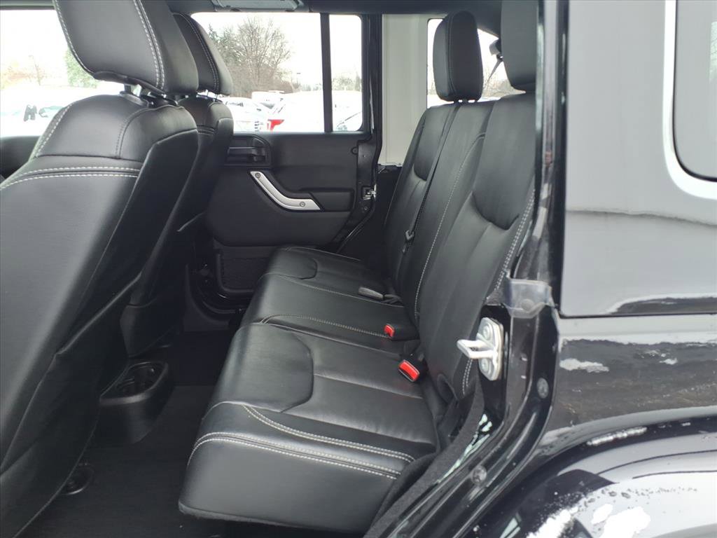 Used 2018 Jeep Wrangler Unlimited Sahara w/ Connectivity Group image 9