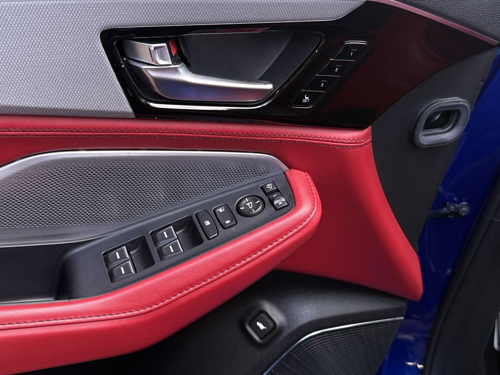 Used 2025 Acura MDX A-Spec image 15