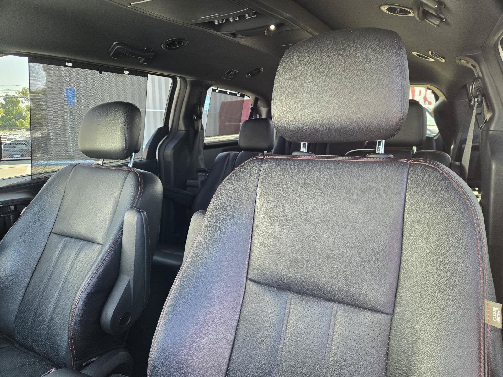 Used 2014 Dodge Grand Caravan R/T w/ Driver Convenience Group FWD image 18