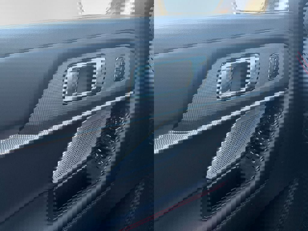 Used 2025 Ford Explorer ST image 14