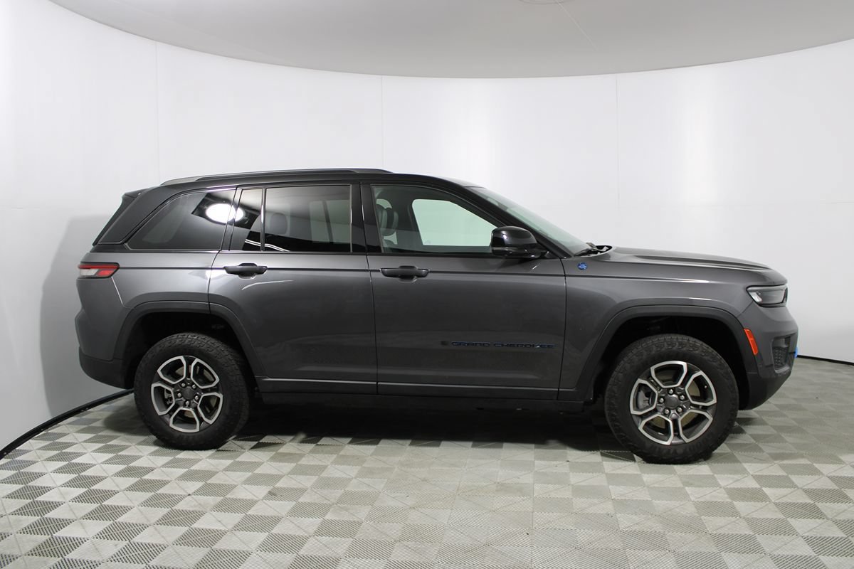 Used 2022 Jeep Grand Cherokee Trailhawk w/ Advanced Protech Group II AWD/4WD image 48