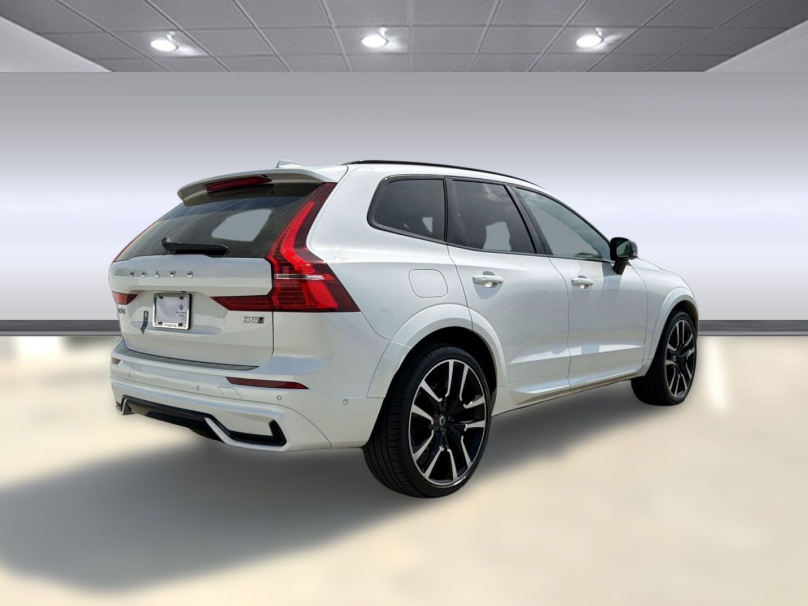Used 2025 Volvo XC60 B5 Ultra w/ Protection Package Premier image 9