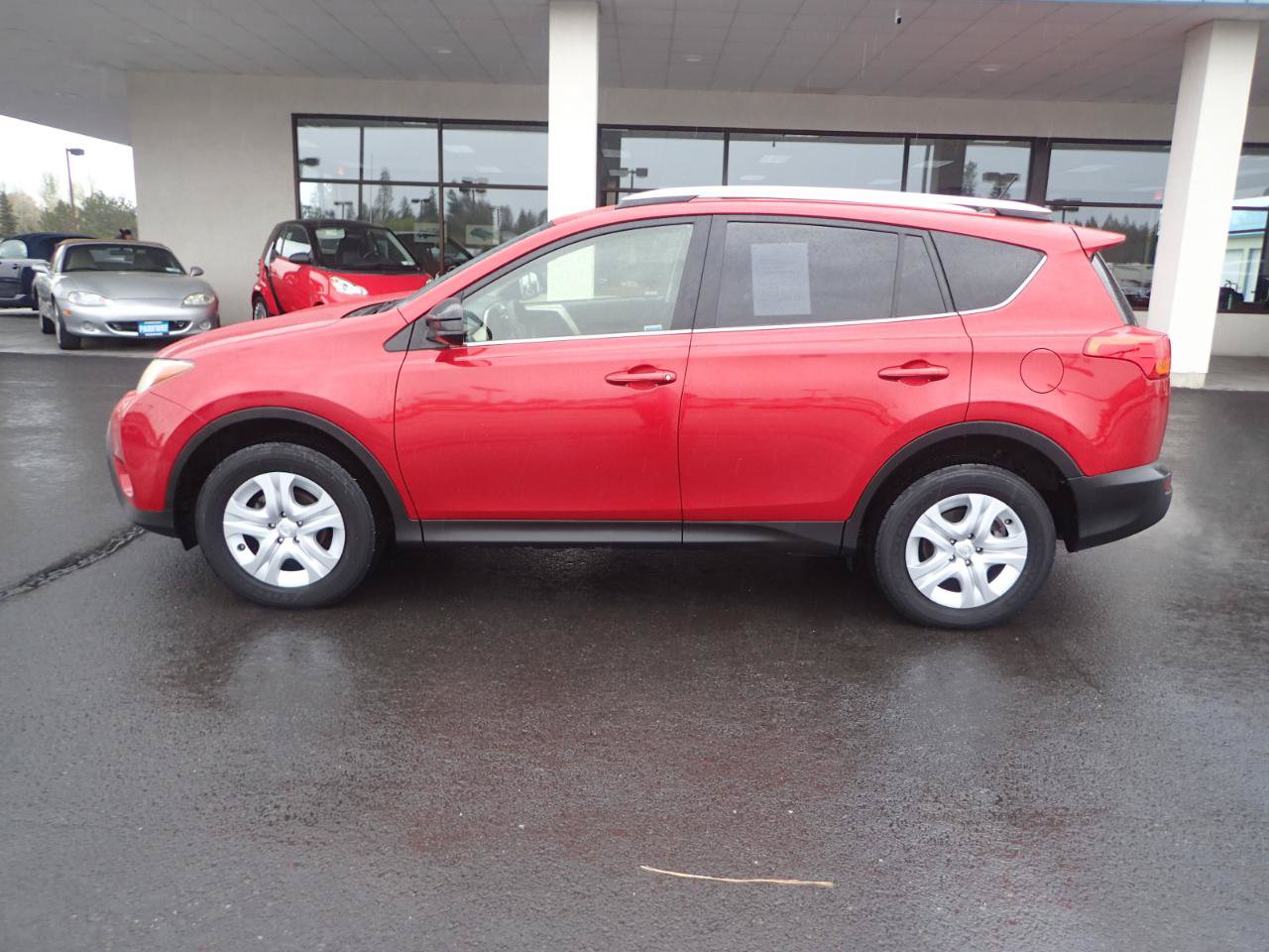 Used 2015 Toyota RAV4 LE AWD/4WD image 2