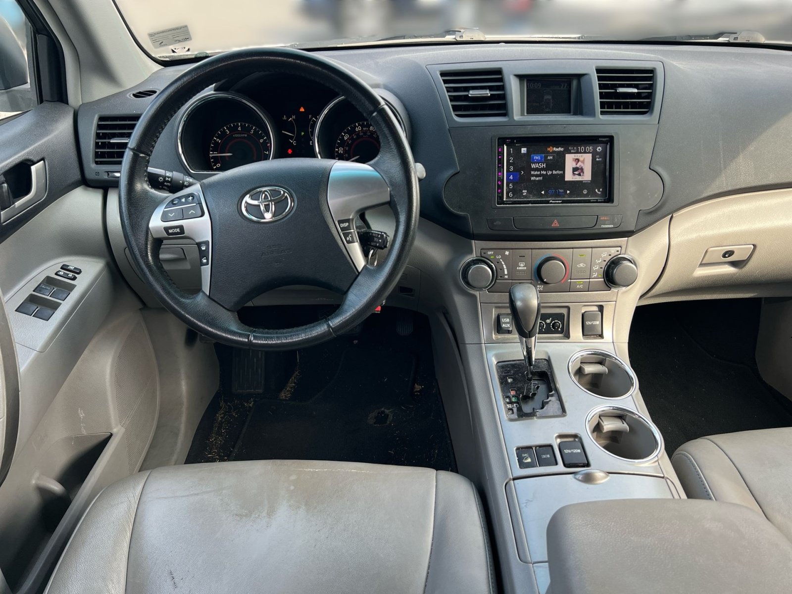 Used 2012 Toyota Highlander SE w/ Tow Pkg AWD/4WD image 22