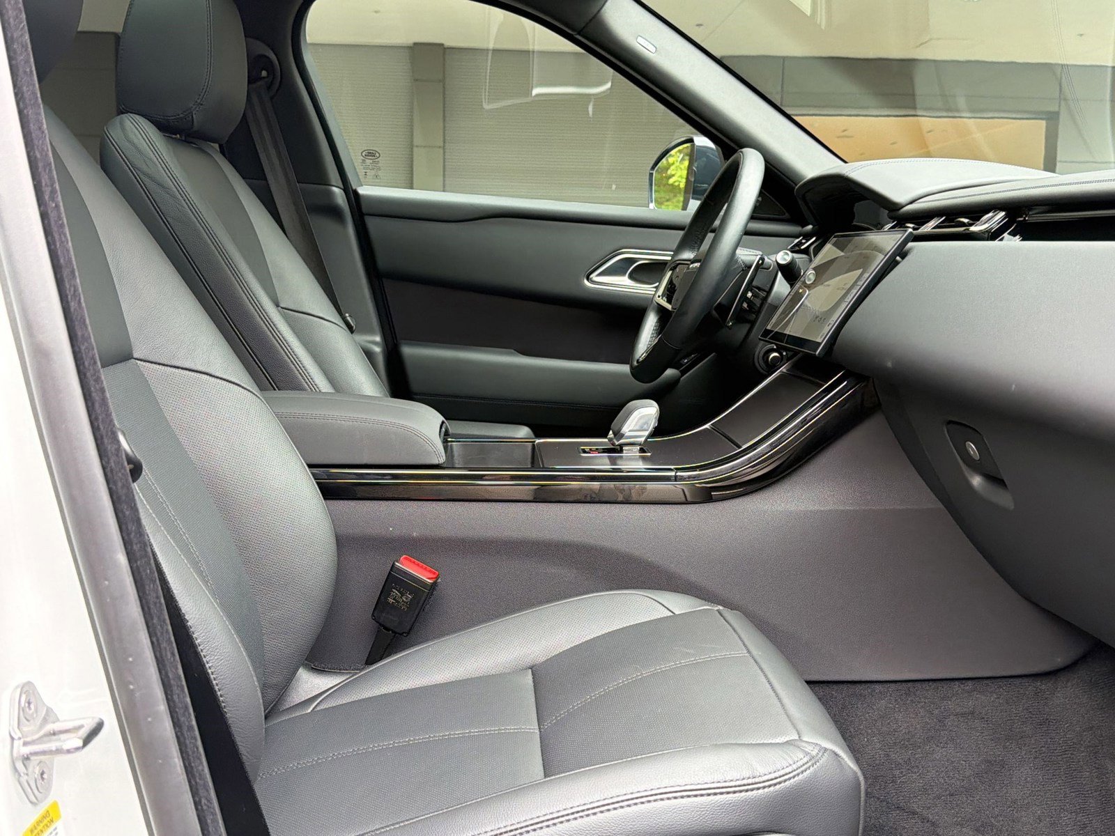 Used 2026 Land Rover Range Rover Velar Dynamic SE AWD/4WD image 31