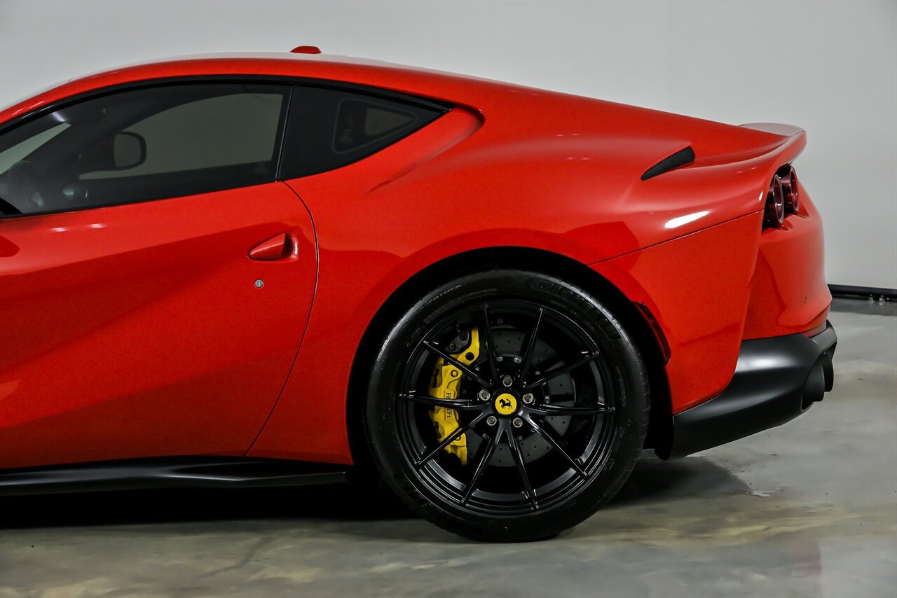 Used 2018 Ferrari 812 Superfast RWD image 8