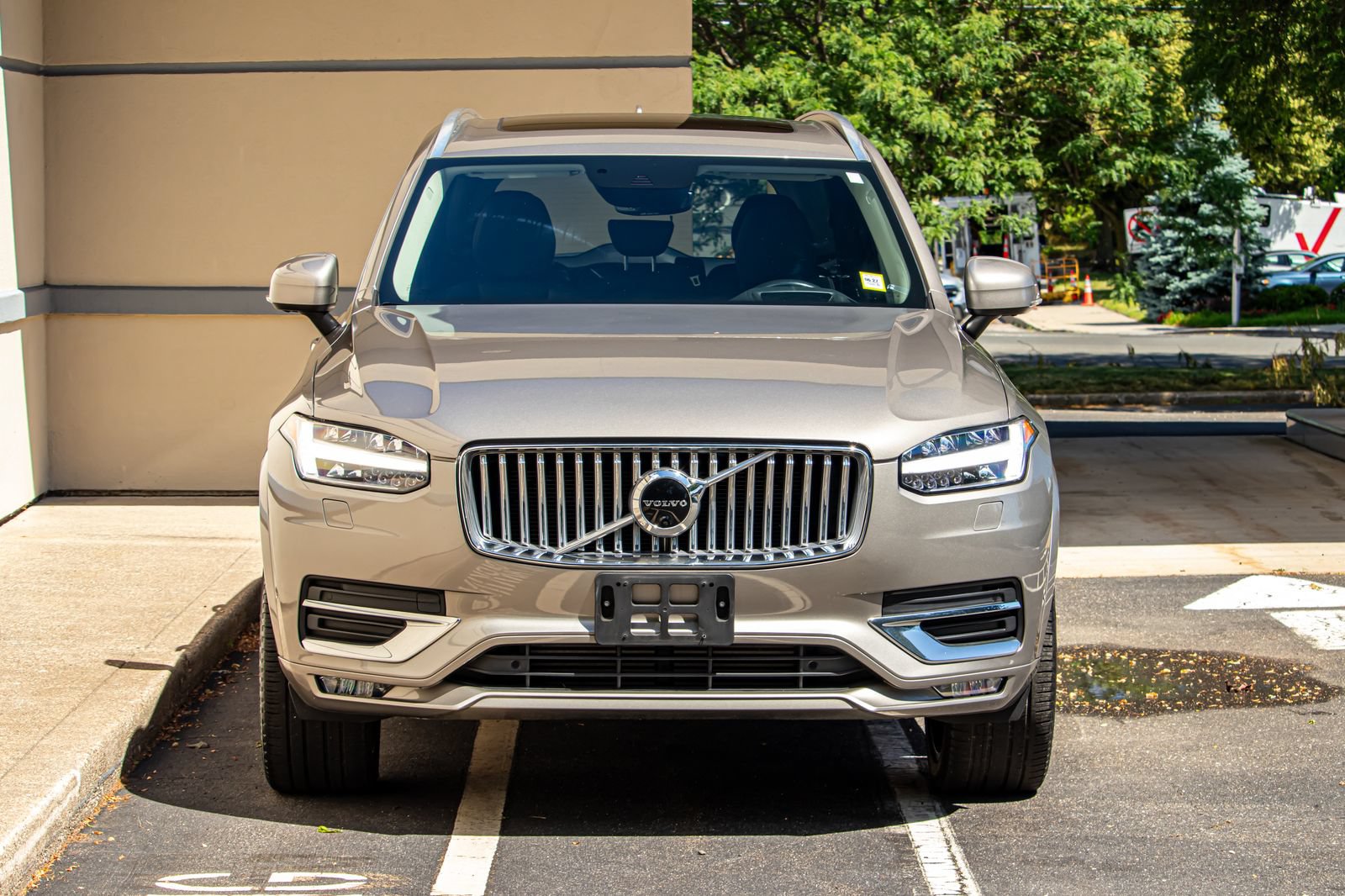 Used 2022 Volvo XC90 T6 Inscription w/ Advanced Package AWD/4WD image 2
