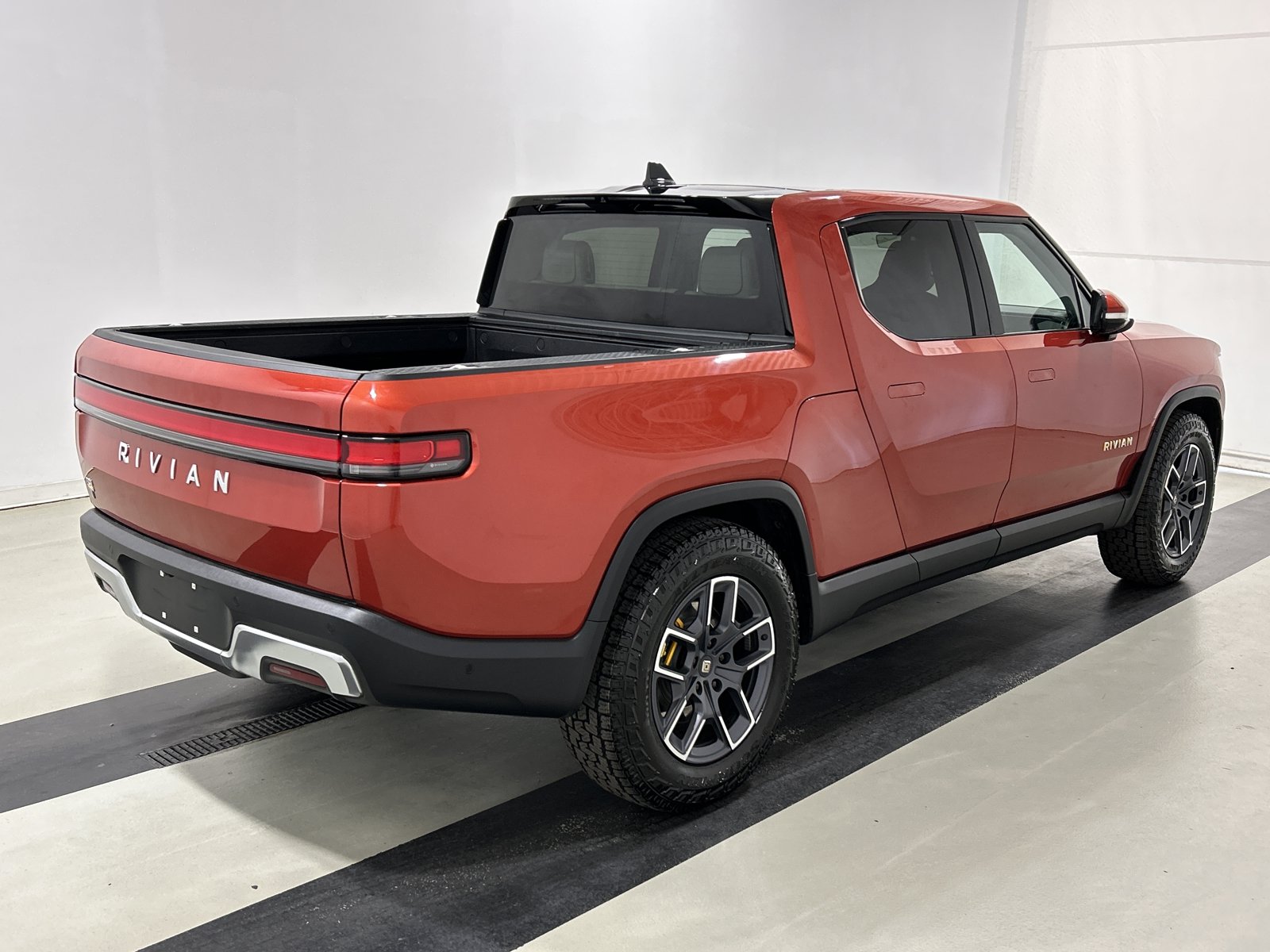 Used 2023 Rivian R1T Adventure AWD/4WD image 5