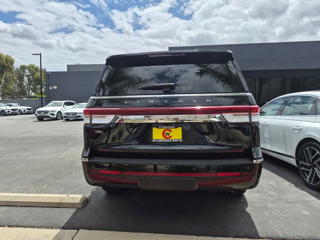 Used 2024 Lincoln Navigator Reserve AWD/4WD image 8