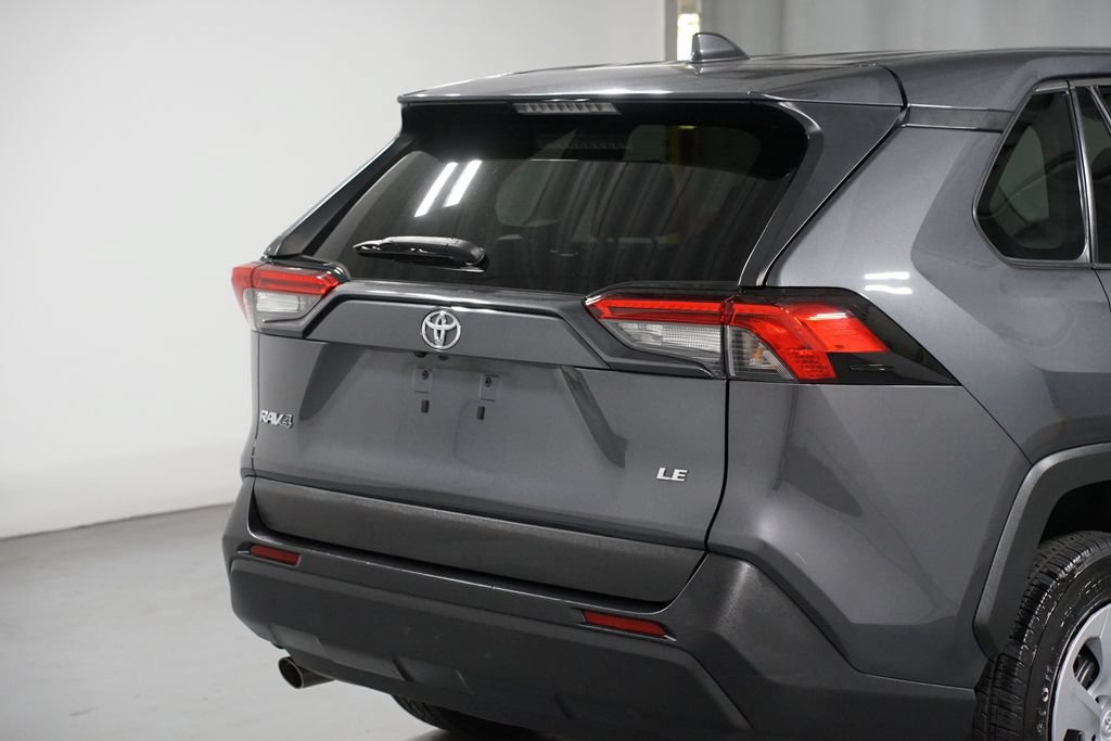 Used 2022 Toyota RAV4 LE FWD image 9