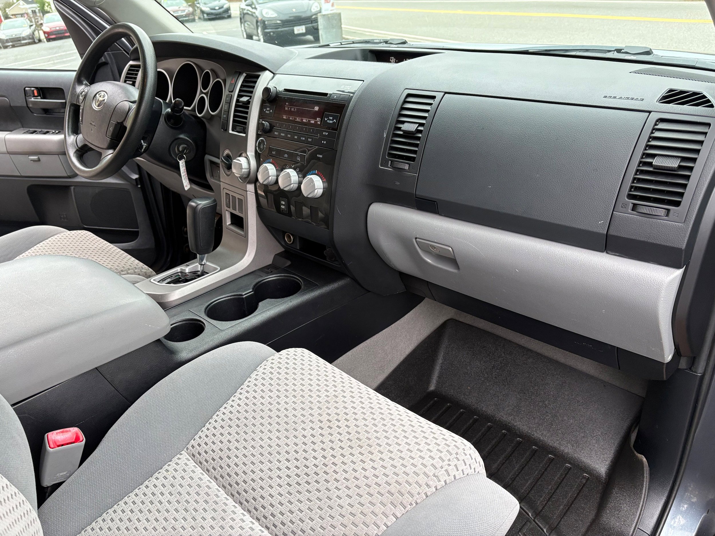 Used 2010 Toyota Tundra 4x4 Double Cab image 34