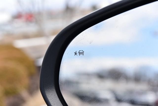 Used 2024 Buick Encore GX Sport Touring image 9