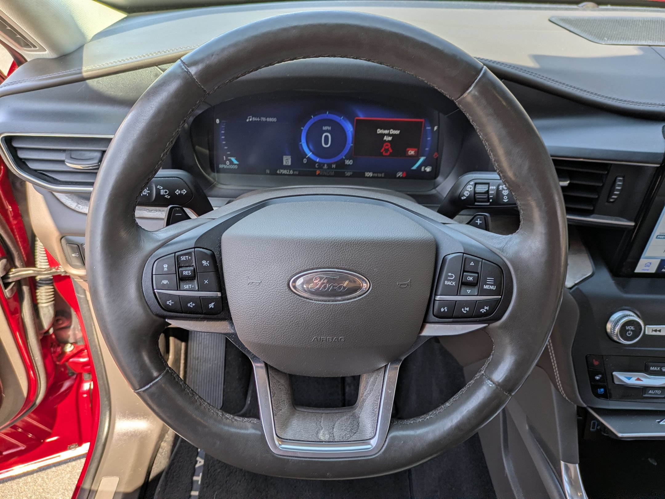 Used 2020 Ford Explorer Platinum w/ Premium Technology Package AWD/4WD image 9