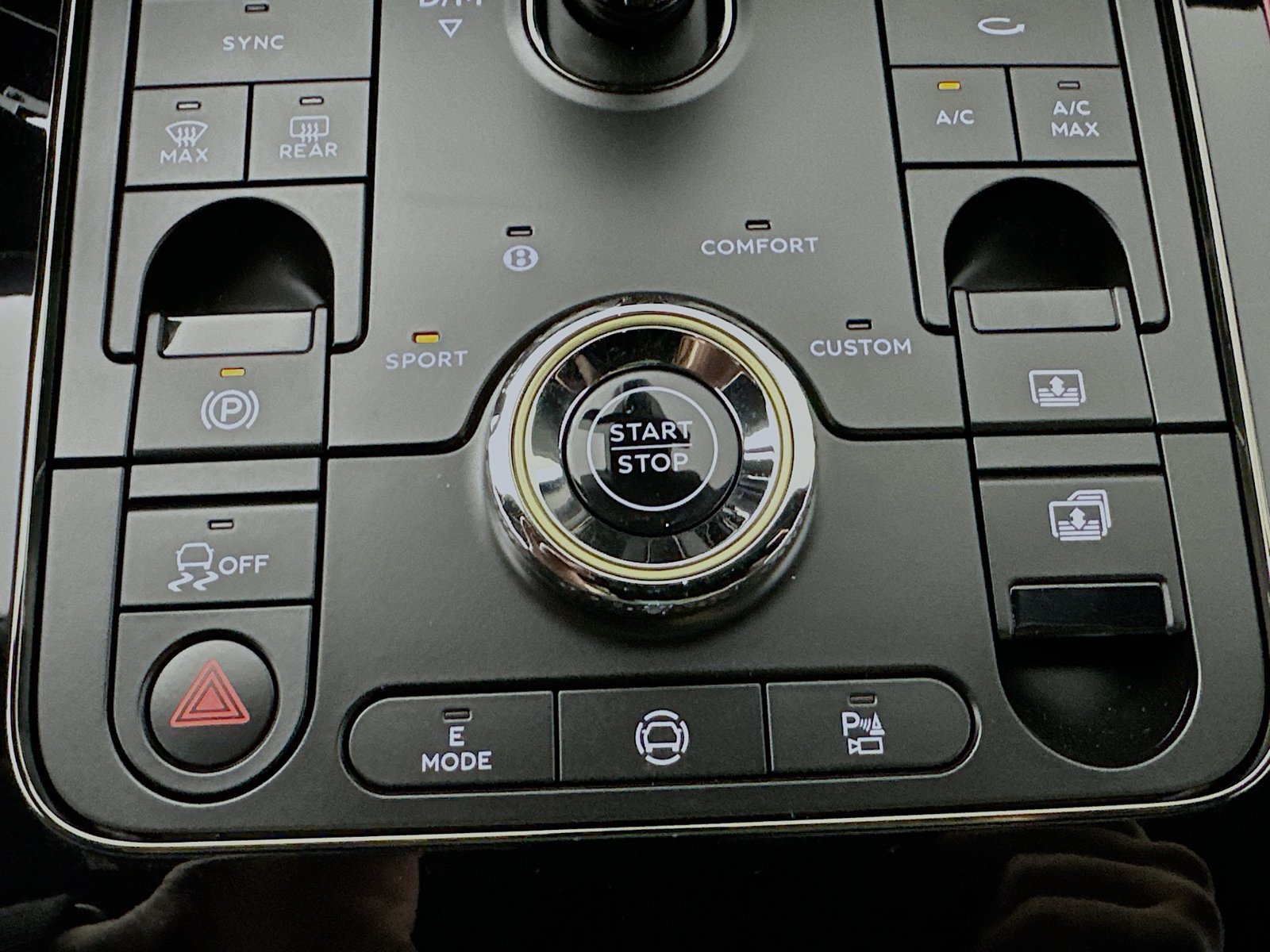 New 2026 Bentley Flying Spur V8 AWD/4WD image 31