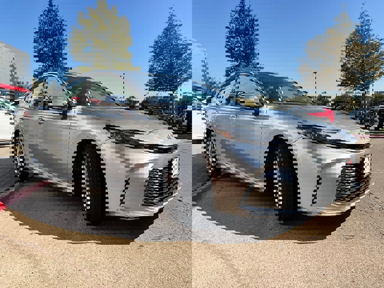 Used 2025 Toyota Camry LE image 5