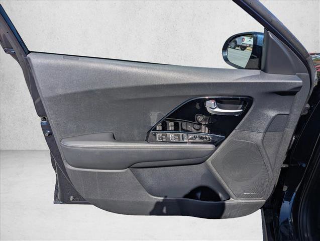 Used 2022 Kia Niro EX image 23