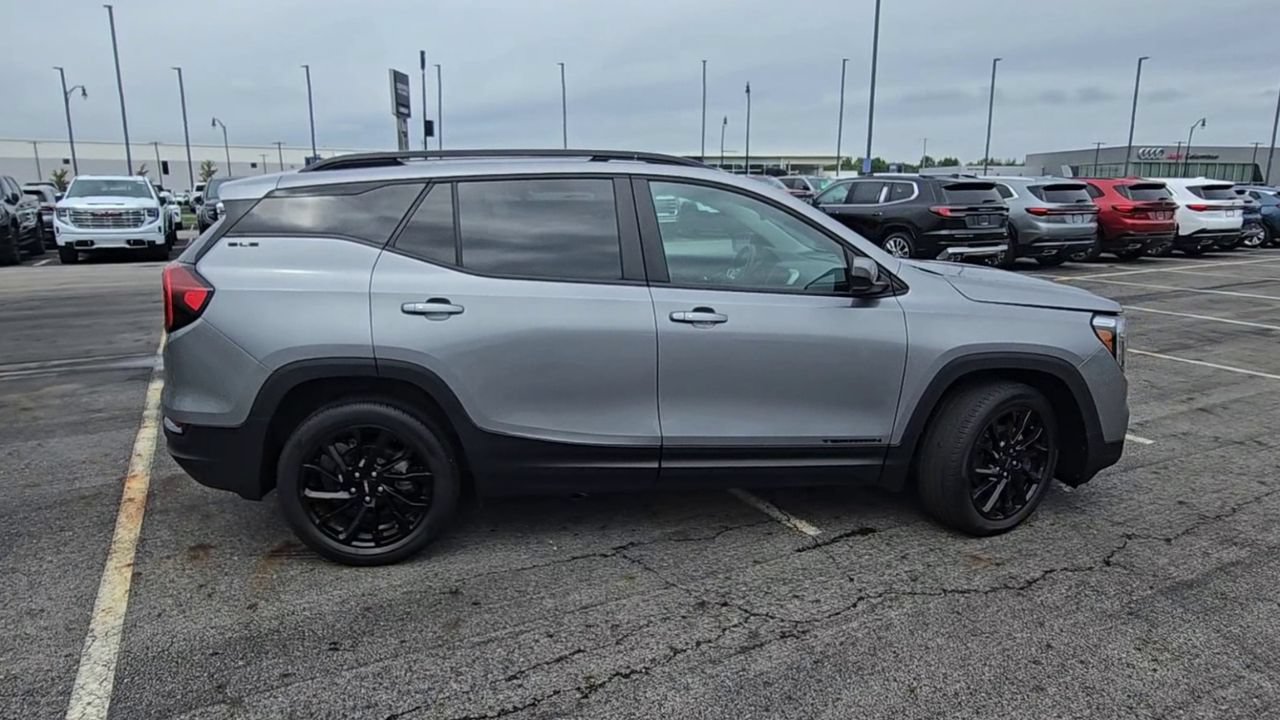 Certified 2024 GMC Terrain SLE w/ Driver Convenience Package FWD image 11