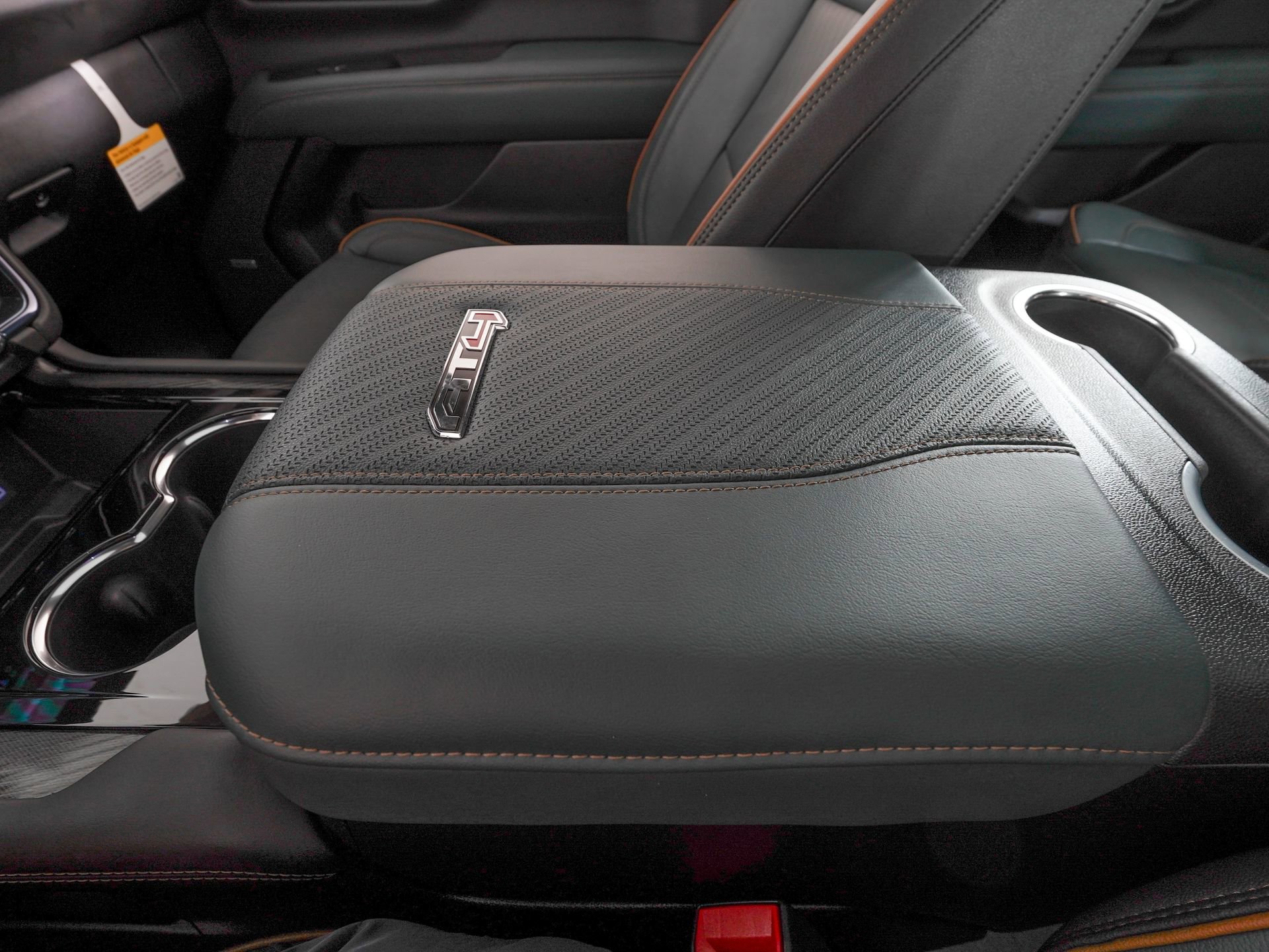 Used 2026 GMC Yukon AT4 w/ AT4 Premium Plus Package image 32