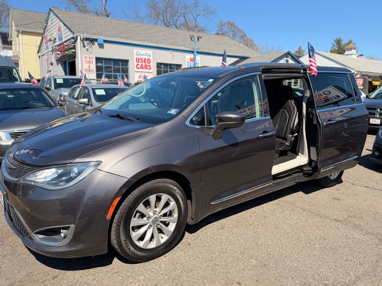 Used 2019 Chrysler Pacifica Touring-L image 26