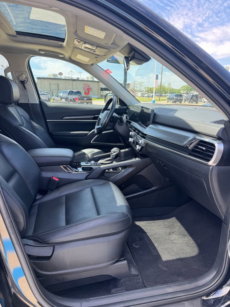 Used 2025 Kia Telluride S image 12