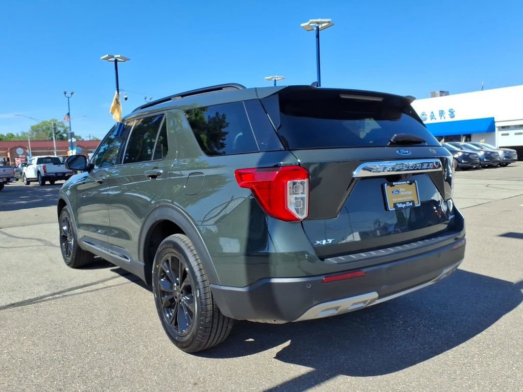 Used 2024 Ford Explorer XLT w/ Equipment Group 202A AWD/4WD image 9