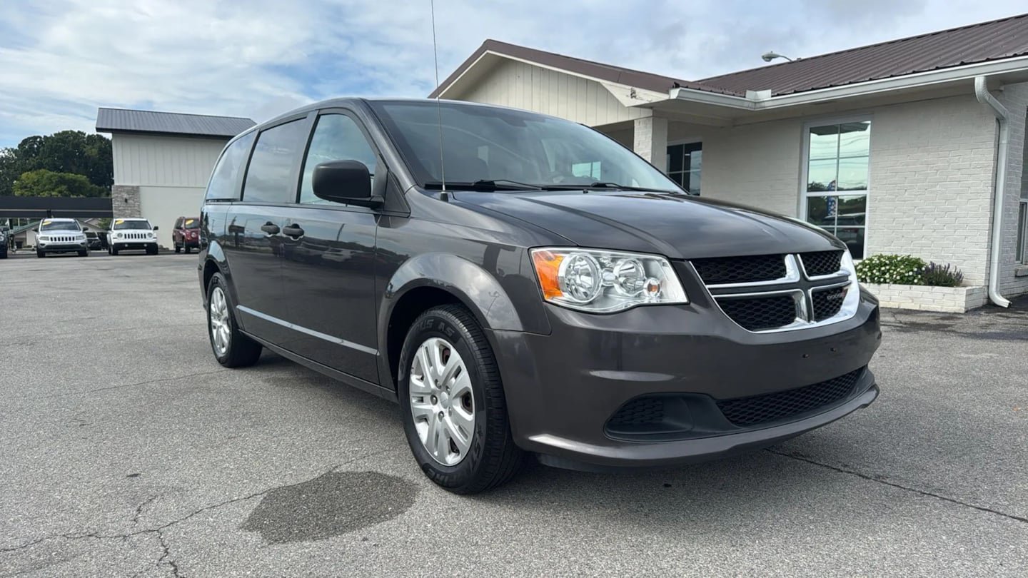Used 2019 Dodge Grand Caravan SE w/ UConnect Hands-Free Group FWD image 7
