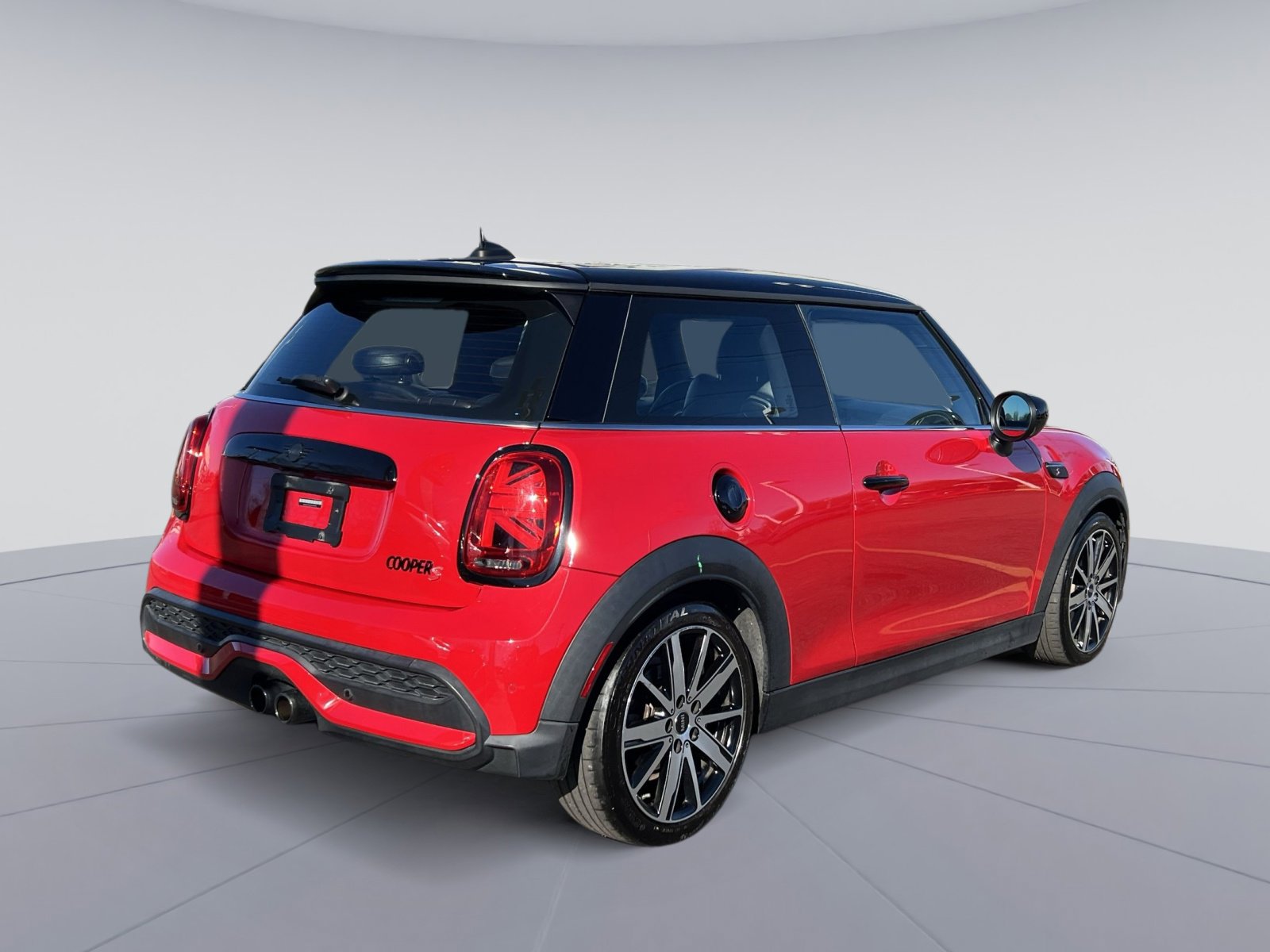 Used 2022 MINI Cooper S w/ Premium Package image 9
