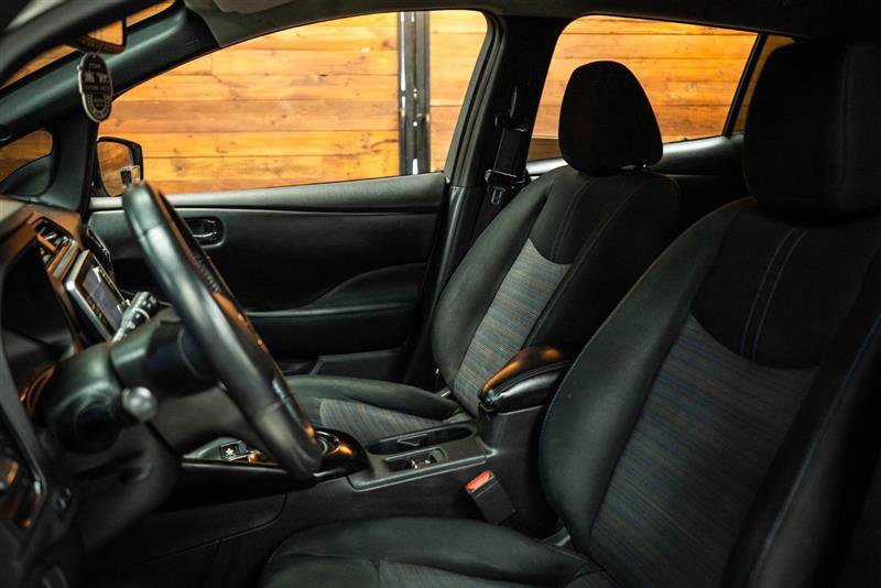 Used 2020 Nissan Leaf SV w/ SV Technology Package image 9