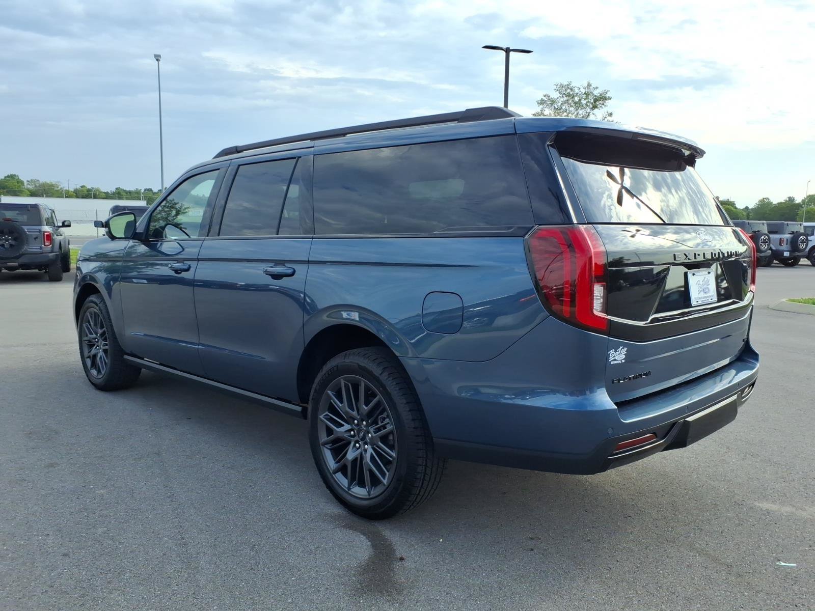 New 2027 Ford Expedition Max Platinum w/ Stealth Appearance Package AWD/4WD image 5