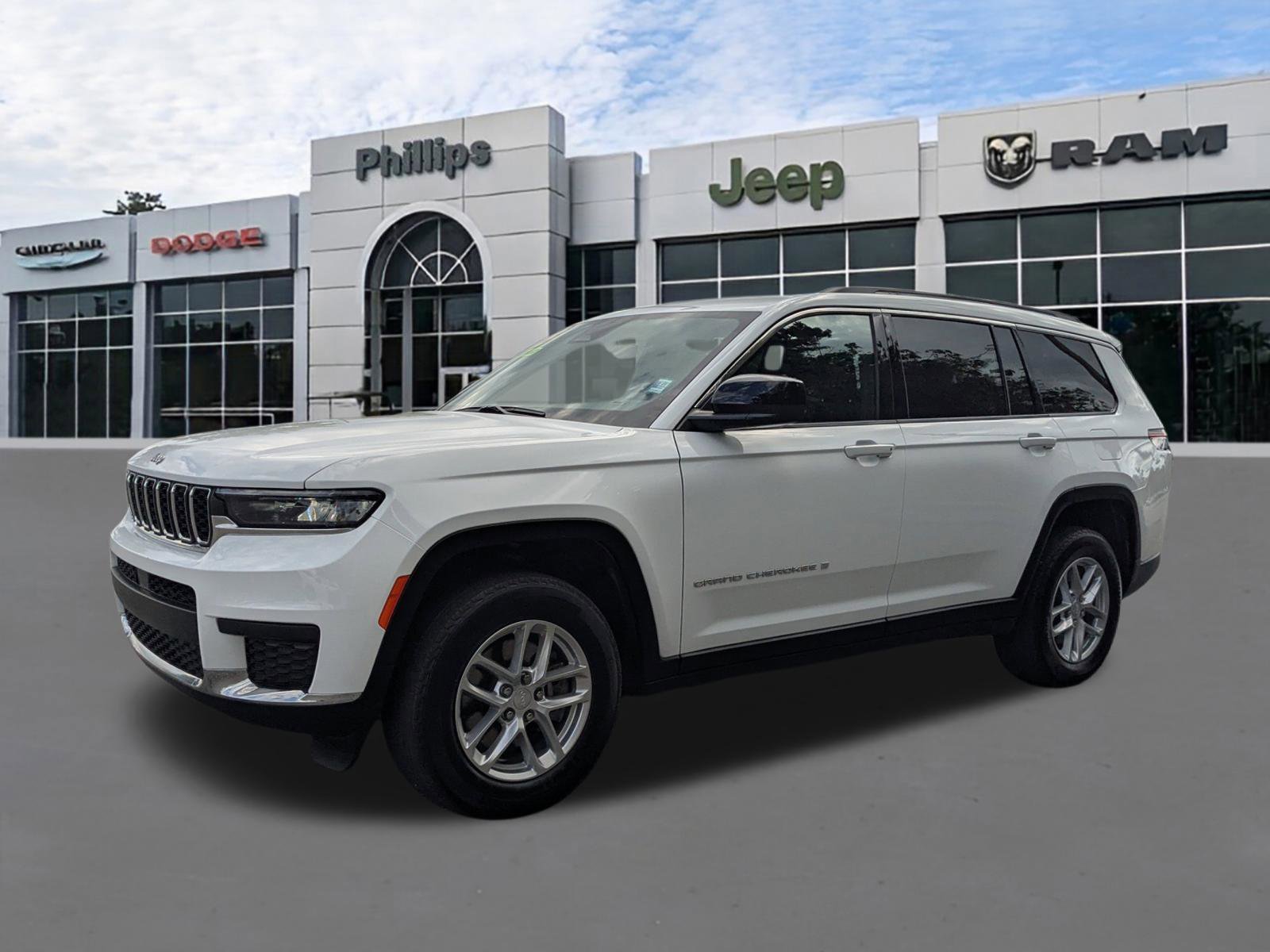 Certified 2025 Jeep Grand Cherokee L Laredo w/ Luxury Tech Group I image 7