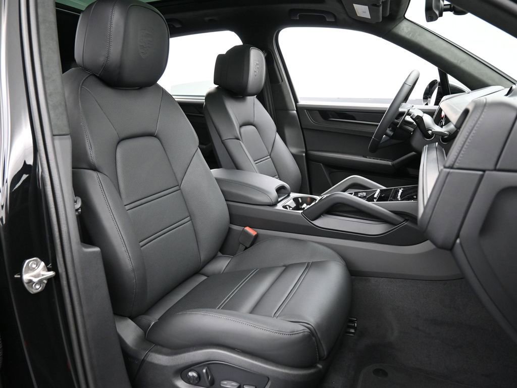 New 2026 Porsche Cayenne GTS image 31