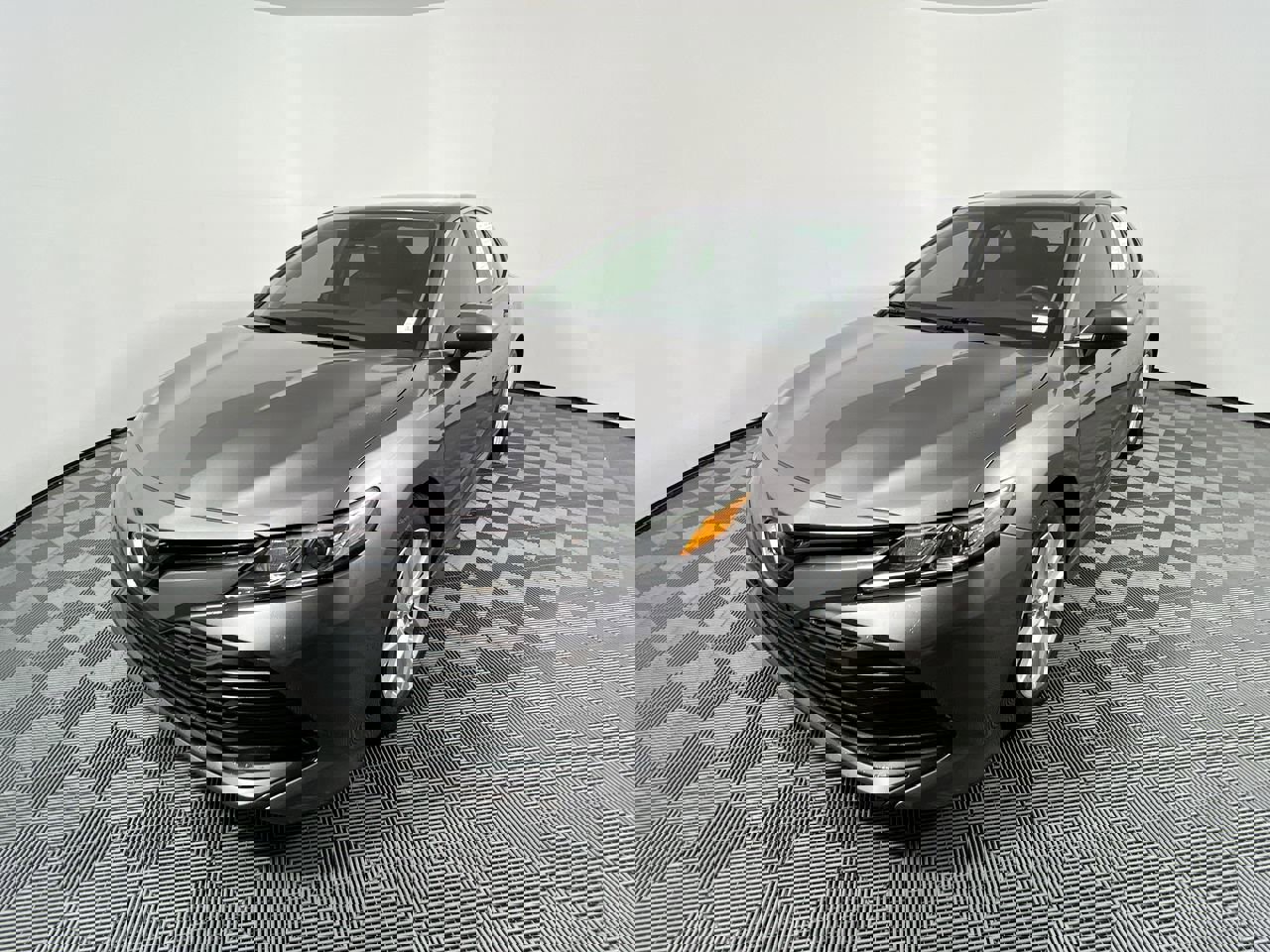 Used 2019 Toyota Camry LE image 9