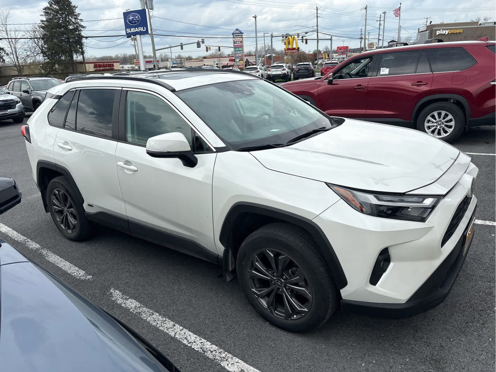 Used 2022 Toyota RAV4 XLE Premium AWD/4WD image 2