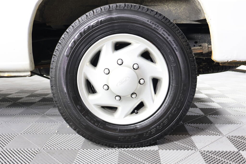 Used 2013 Ford E-150 and Econoline 150 image 9