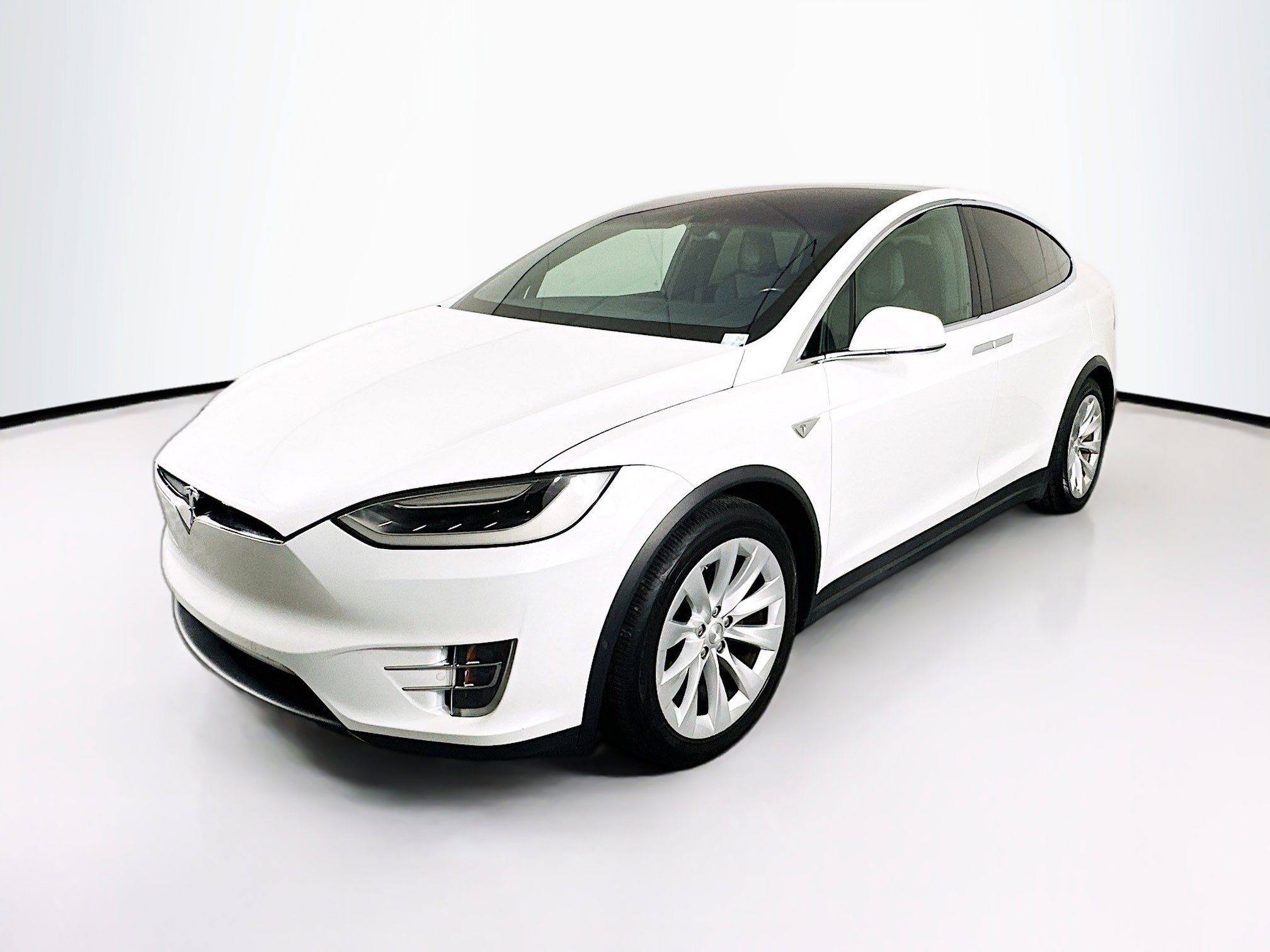 Used 2016 Tesla Model X 90D image 3