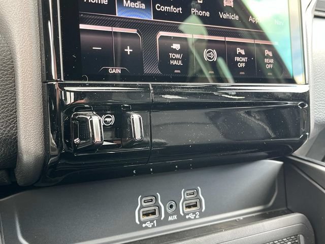 New 2026 RAM 2500 Laramie AWD/4WD image 16