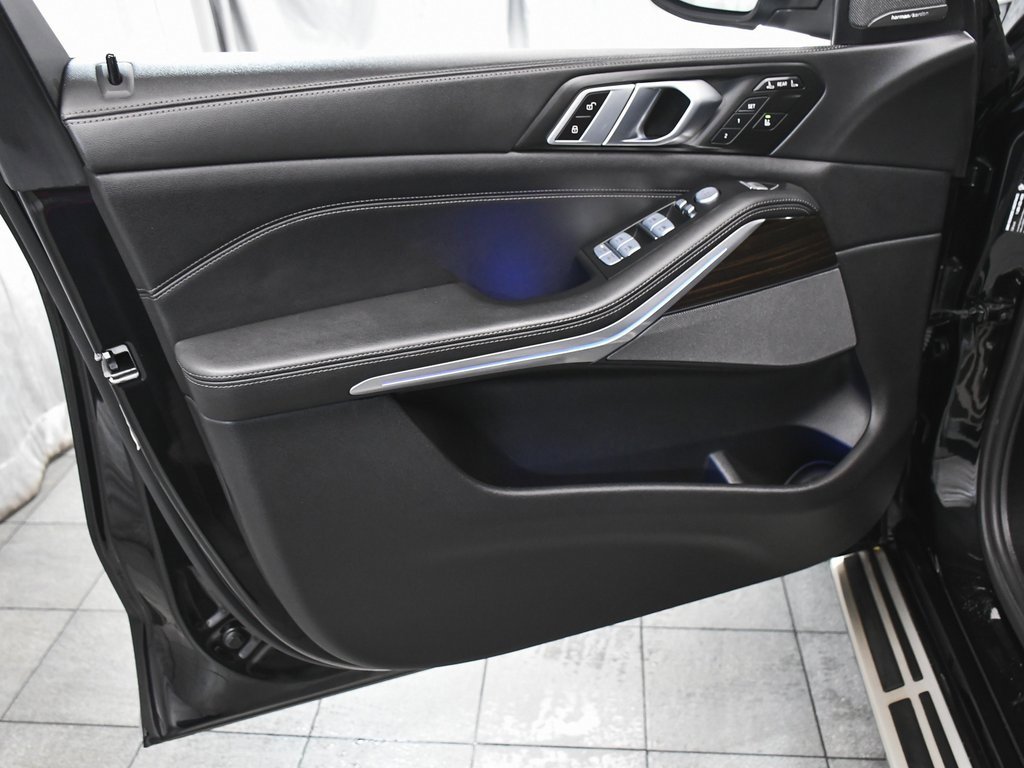 Used 2024 BMW X7 xDrive40i image 9