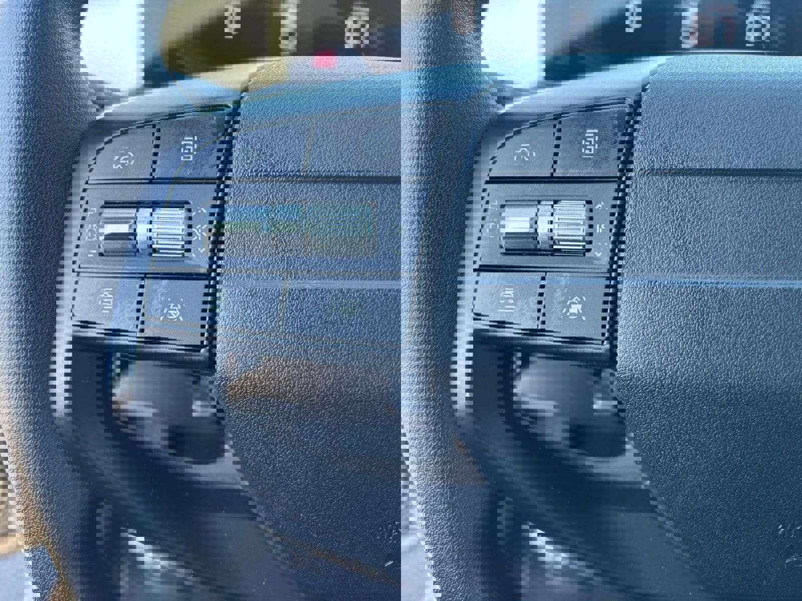 Used 2025 Kia K4 image 30