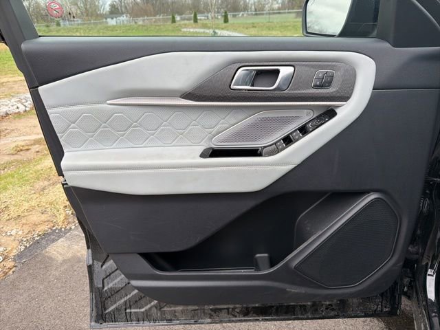 Used 2025 Ford Explorer Platinum w/ LUX Leather Package AWD/4WD image 25
