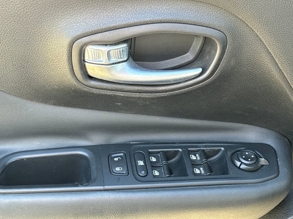 Used 2017 Jeep Renegade Limited image 16