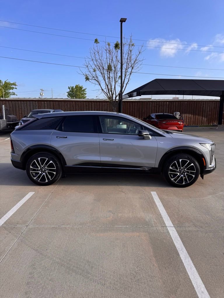 Used 2025 Cadillac Optiq Sport 1 image 9