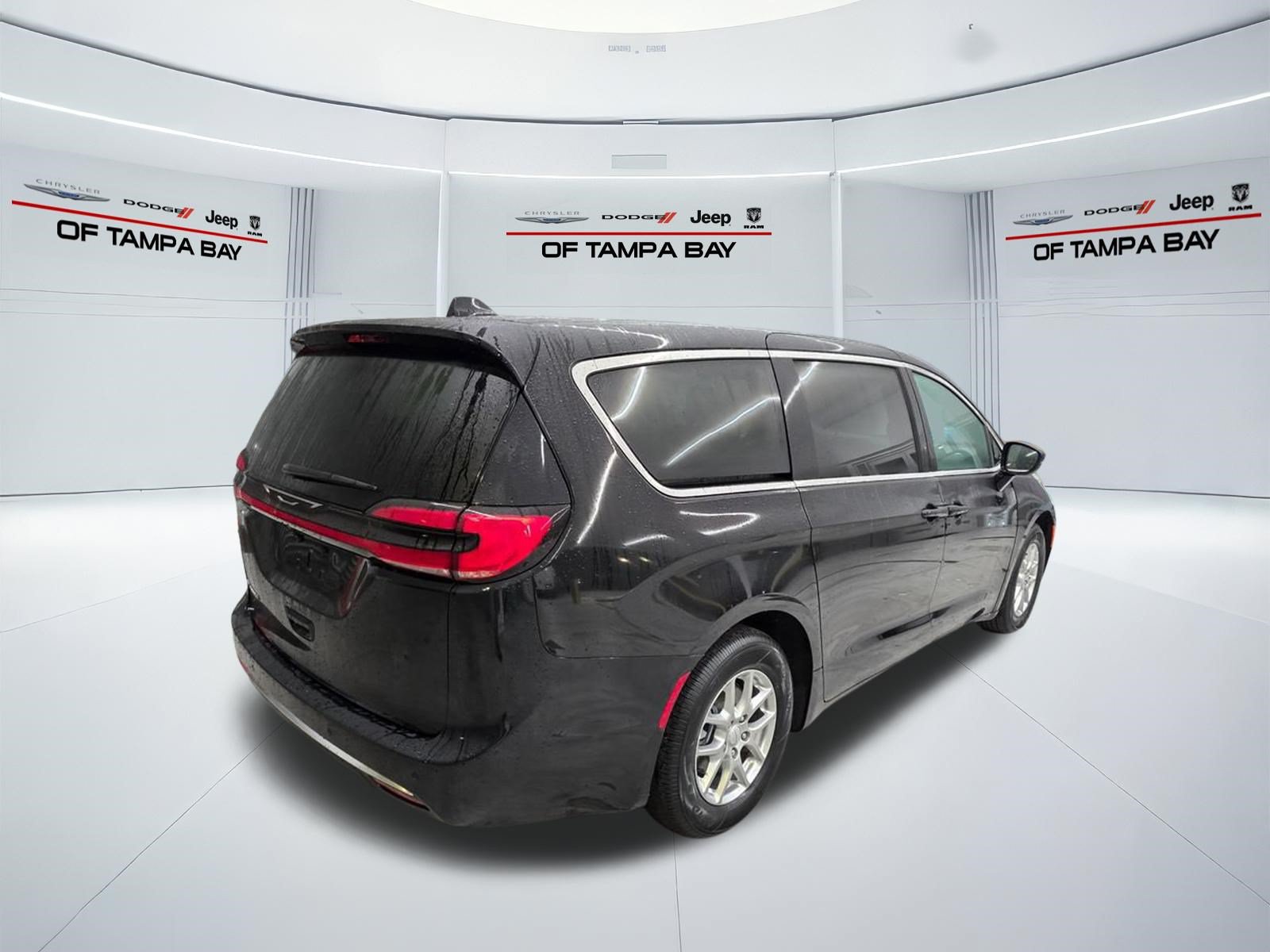 New 2027 Chrysler Pacifica Select FWD image 6